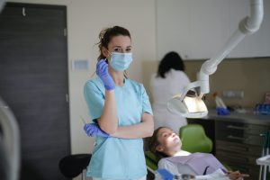 آزمون دستیاری دندان پزشکی - شرایط ثبت نام آزمون دستیاری دندان پزشکی - زمان ثبت نام آزمون دسیار دندان پزشکی - بازار کار دستیاری دندان پزشکی
