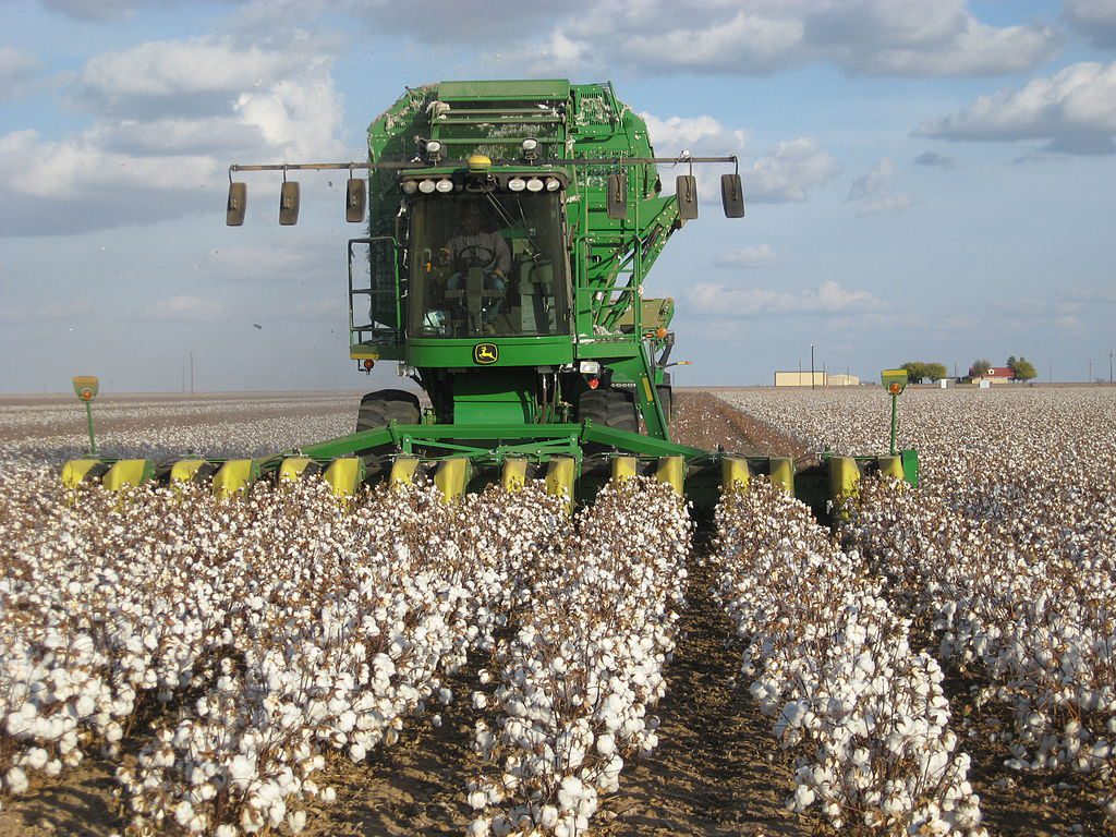 1024px John Deere cotton harvester kv02